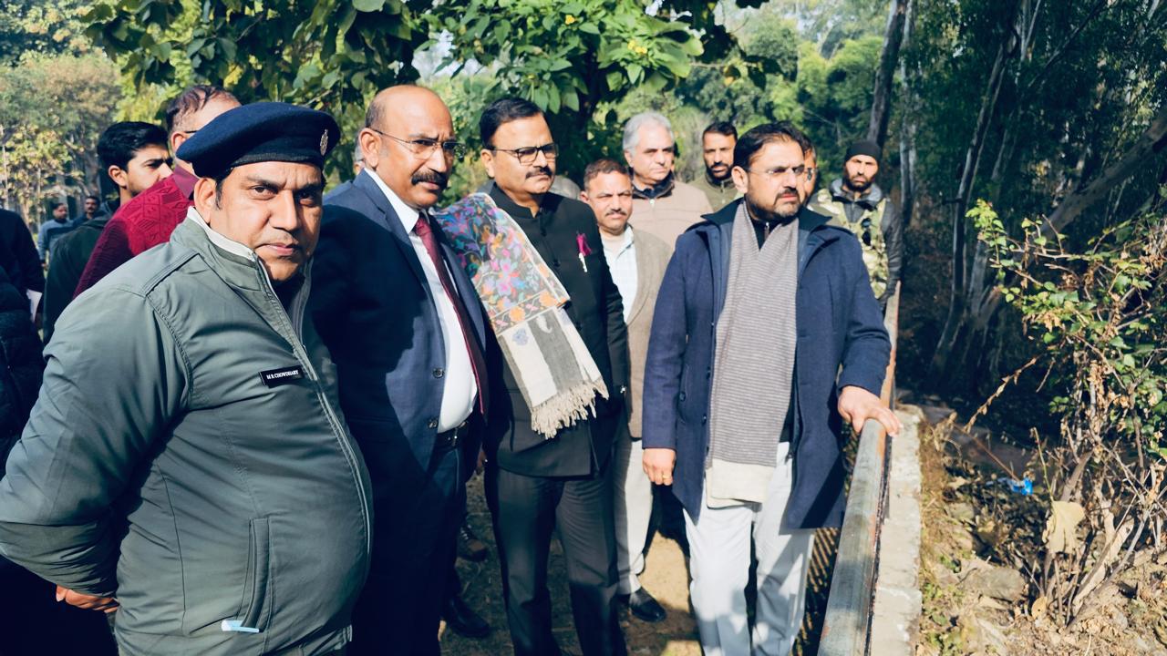 'Rana Visits Akhnoor, Cautions Officers Against Unnecessary Delay In Execution of Projects'